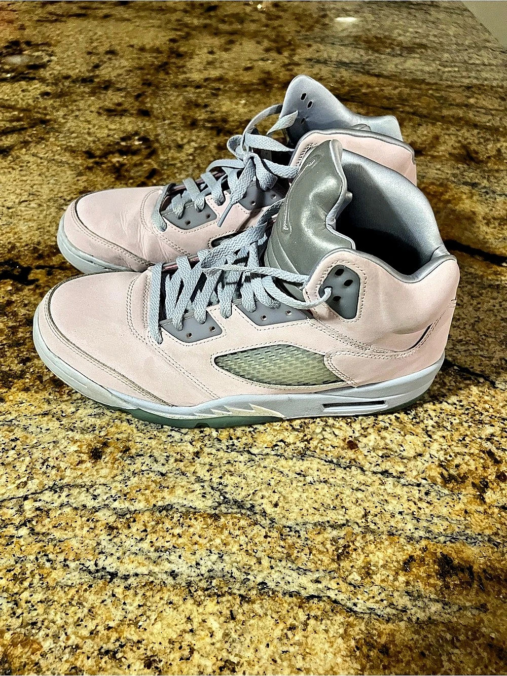 Air Jordan 5 Retro SE Easter Regal Pink 2022 women’s Size 10 DV0562-600